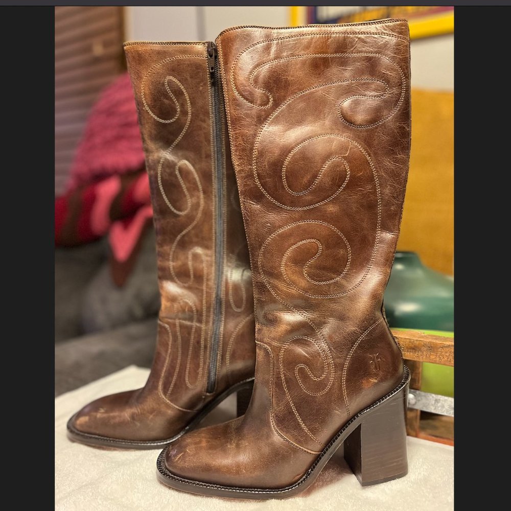 FRYE Vintage Conrad Swirl Tall Brown Leather Boot w/ Chunky Heel, Size 7B, Rare